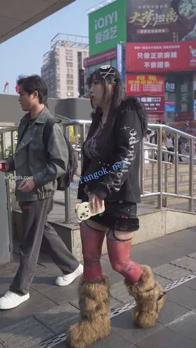 (BC-AA-603)精神小妹冬天超短裙豹纹丝袜..情趣开裆内露屁股缝【1V】【655M】