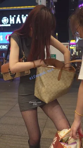 (BC-SSS-099)抄底两位花纹黑丝小姐姐..性感包臀短裙粉色窄内【1V】【1G】