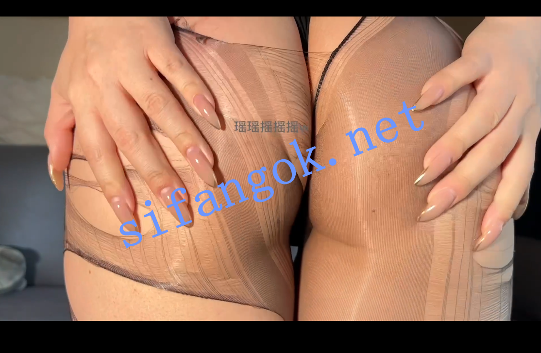 【微博巨乳】小王同学瑶瑶摇摇摇付费机场黑丝揉奶福利【3V】【938M】 15