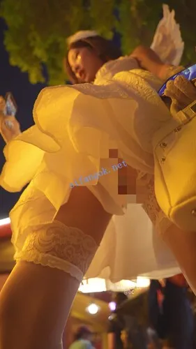 (BC-SSS-101)天使裙美女白丝吊带袜..弯腰被开灯CD..内裤湿了【1V】【767M】 1