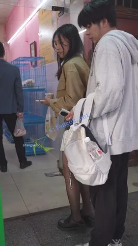 (BC-AA-619)百褶裙小姐姐超薄黑丝逛街..弯腰被抄底灰色无痕内【1V】【326M】 6 (BC-AA-619)百褶裙小姐姐超薄黑丝逛街..弯腰被抄底灰色无痕内【1V】【326M】 6